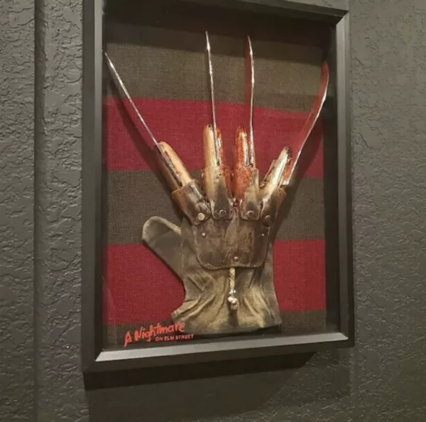 👻FREDDY KRUEGER A NIGHTMARE ON ELM STREET GLOVE AND SWEATER DISPLAY👻