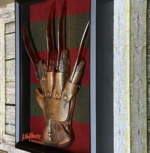 👻FREDDY KRUEGER A NIGHTMARE ON ELM STREET GLOVE AND SWEATER DISPLAY👻