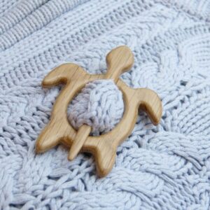 Brooch Pin With Wooden Animal Pattern (Sweater Clip)