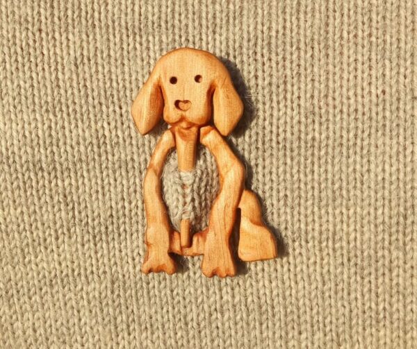 Brooch Pin With Wooden Animal Pattern (Sweater Clip)