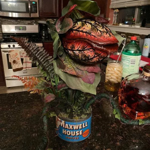 Audrey II / Piranha decoration