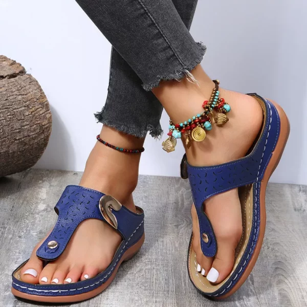 2022 Summer New Women's Metal Decor Feature Pattern Wedge Flip-Flops